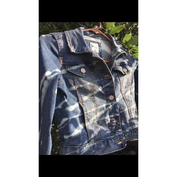 Unique Upcycled And embroidered Childrens Denim Jacket Mudd brand Size 7/8 - Picture 2 of 2